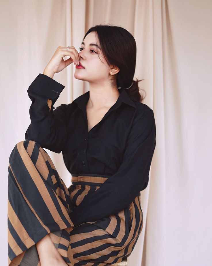 Stylish Girls Dp