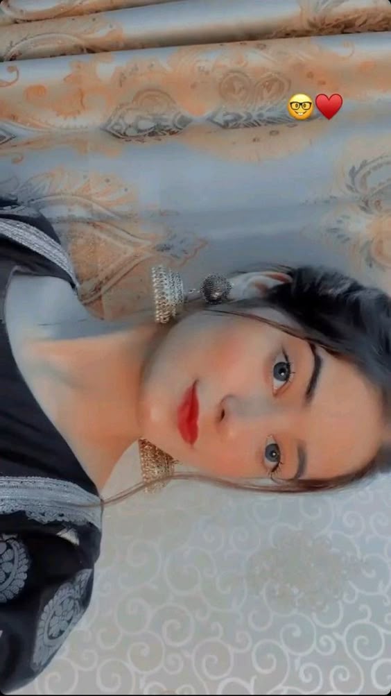 Cute Girls Dp