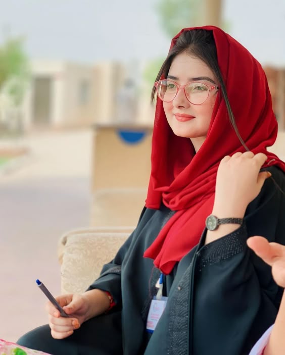 Cute Girls Dp