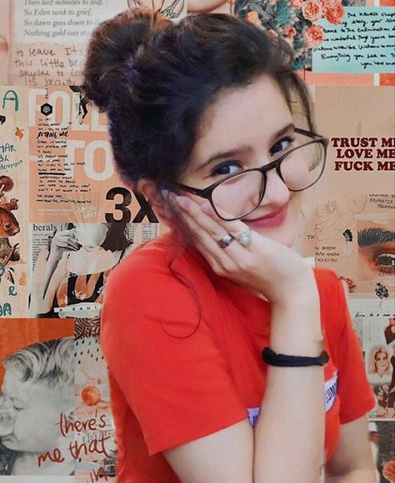 Cute Girls Dp