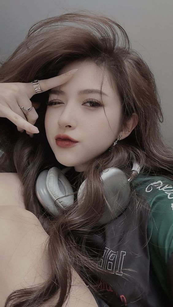Stylish Girls Dp