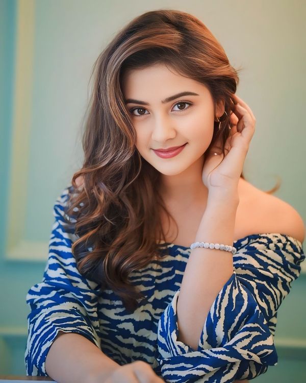 Stylish Girls Dp