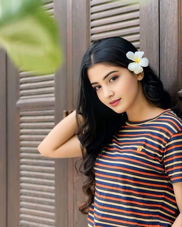 Stylish Girls Dp